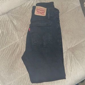 Black Denim Levi’s Size 25 (Wedgie Skinny)